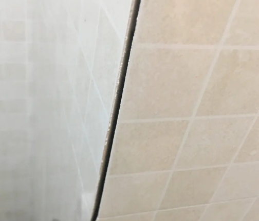 鄢陵瓷砖空鼓维修公司分享阳台瓷砖脱落的修复过程可以分为以下几个步骤